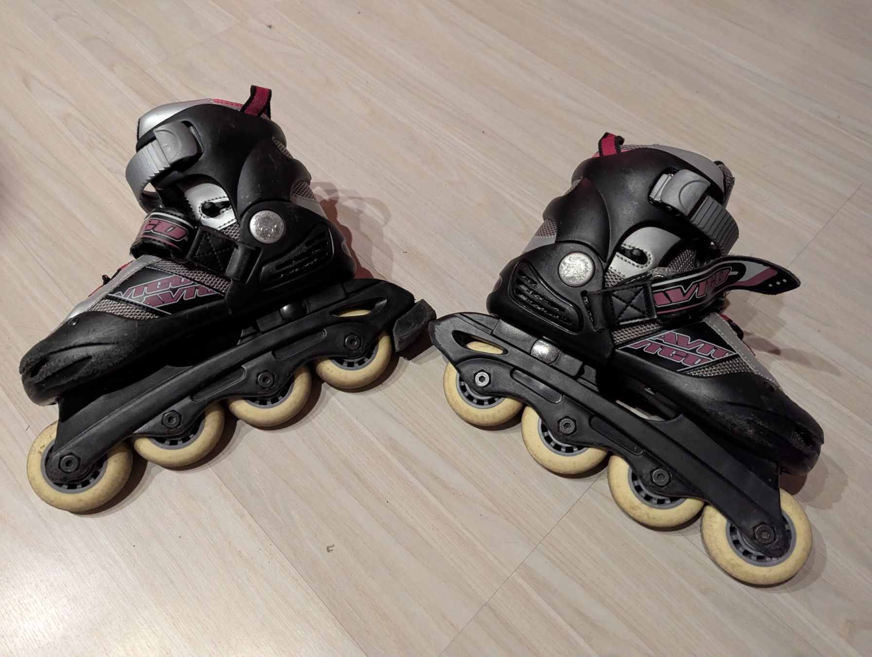 Pattini in linea & Pattini a rotelle: Roller 32-35 – Usato da Dierikon venduto da Jolie 1