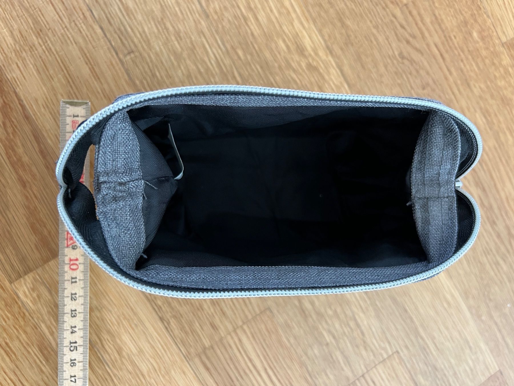 Kosmetikkoffer: Kosmetiktasche, grau – Gebraucht aus Glattpark(Opfikon) von ste_n99y 3