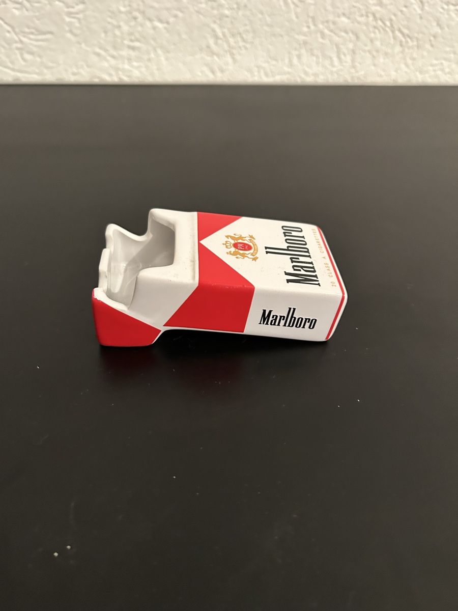 Marlboro Portacenere: Marlboro Rot Aschenbecher – Usato da Schliern b. Köniz venduto da Trebesch 1