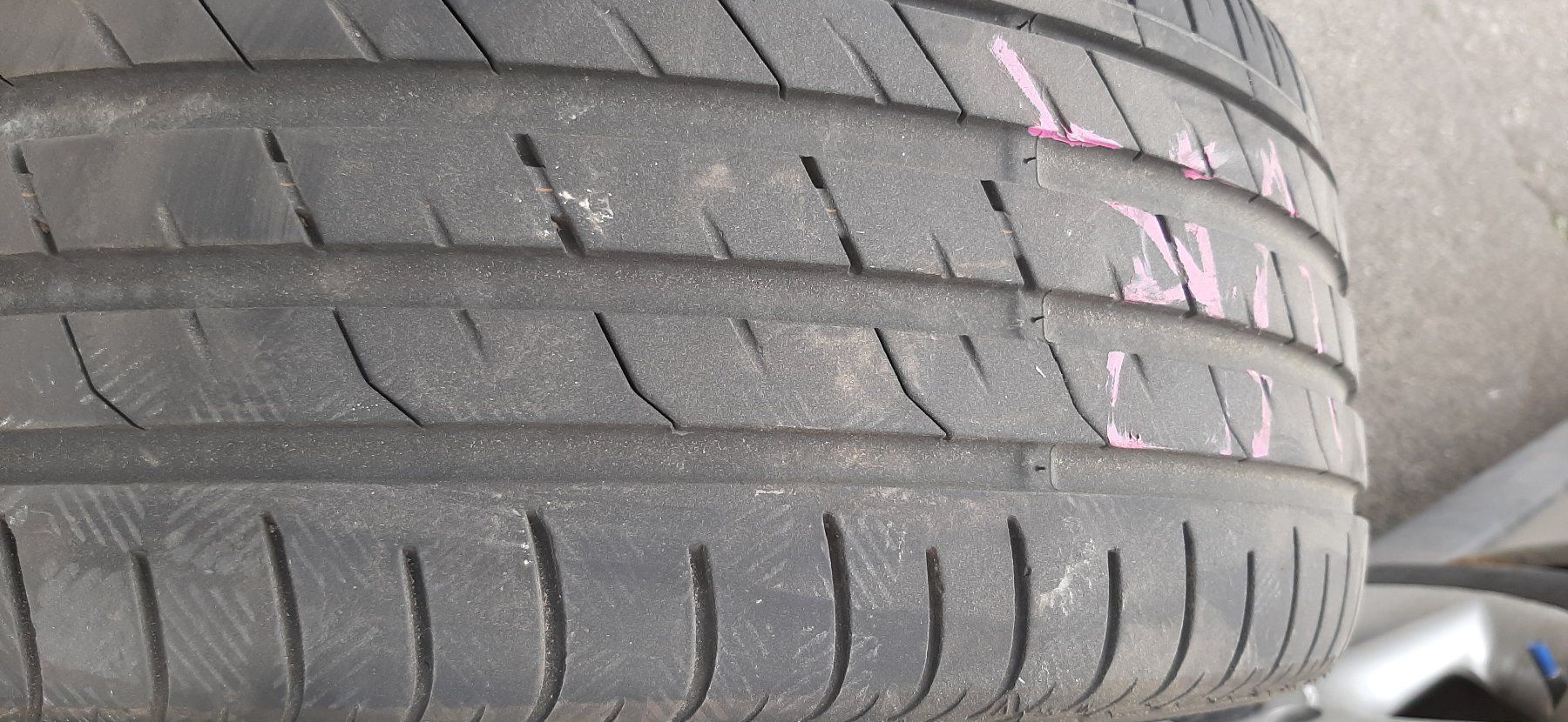Tutti pezzi di ricambio auto: Pneus "Nexen" 215/40 x17 – Usato da Neunkirch venduto da Hjfrick 4
