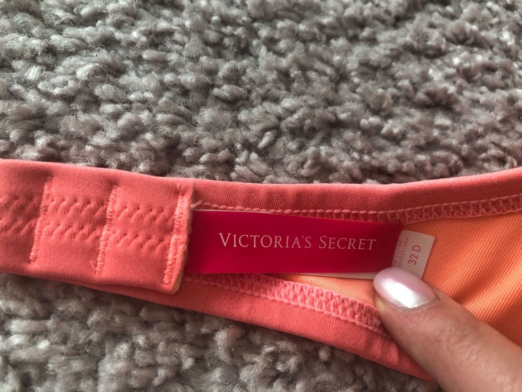 Badekleider & Bikinis: Victoria Secret Bikini-Oberteil, Gr. 32D – Gebraucht aus Klingnau von Tiara2023 3