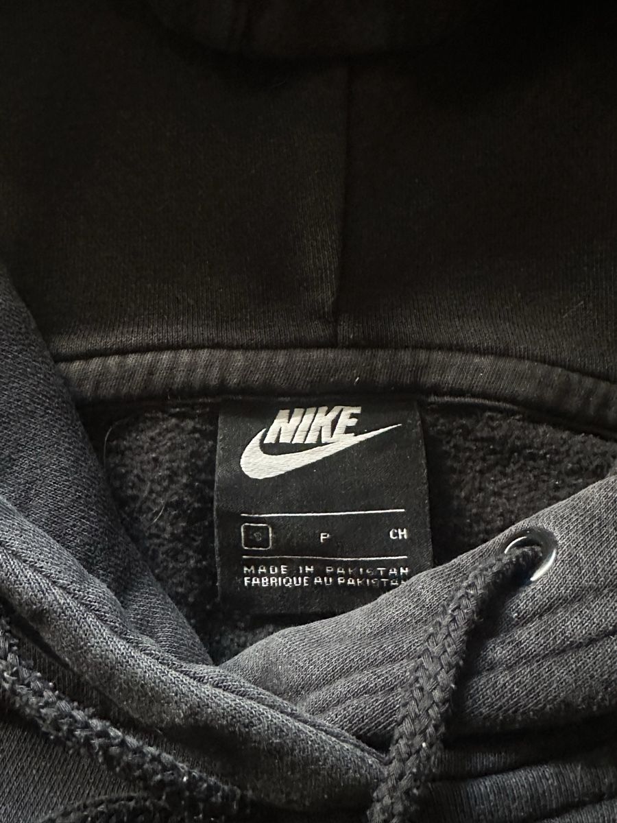 Nike Maglioni & Felpe: Nike Kapuzenpullover schwarz – Usato da Kloten venduto da niinaa.5 1