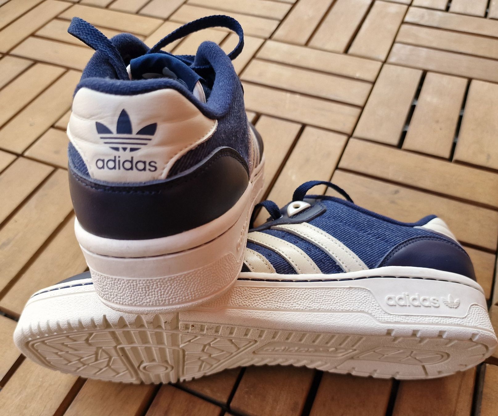 Adidas Herrenschuhe: Adidas Sneaker Größe 42,5 – Neu (gemäss Beschreibung) aus Zürich von Pero6 6