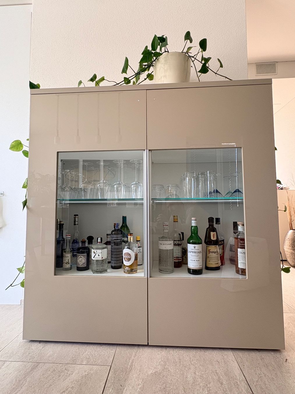 Vetrine: Highboard / Vitrine / Barschrank – Usato da Baden venduto da chr_bgk2