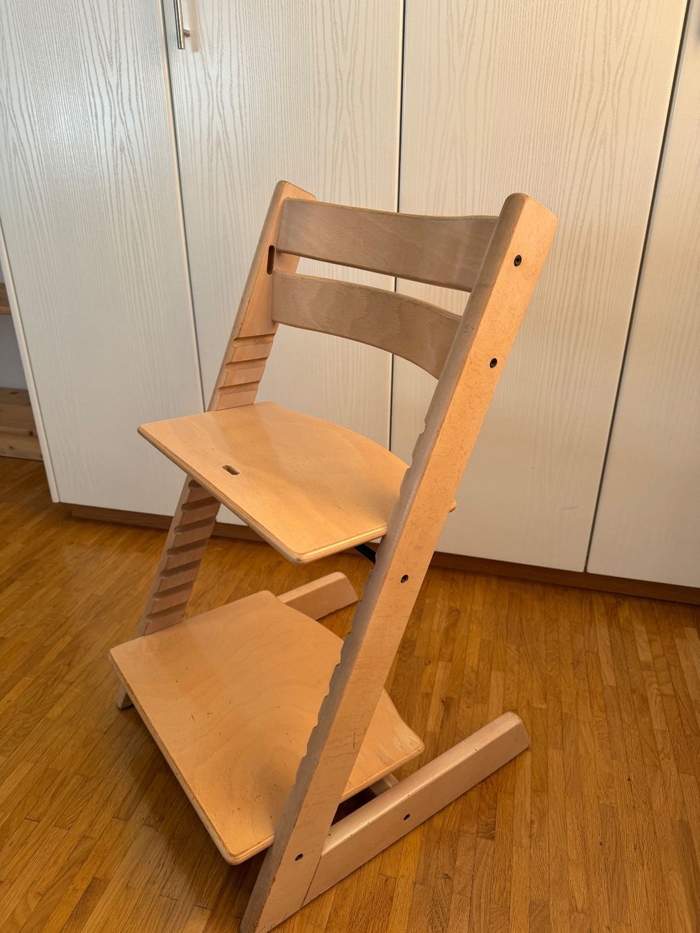 Hochstühle: Tripp Trapp – Gebraucht aus Kestenholz von cvx_889vv