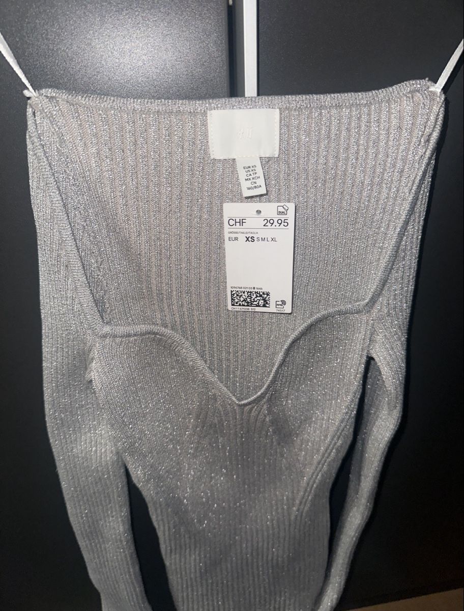 H&M Top: Silbernes Rippstrick-Oberteil – Nuovo (secondo la descrizione) da Turgi venduto da pa.ti.d 1