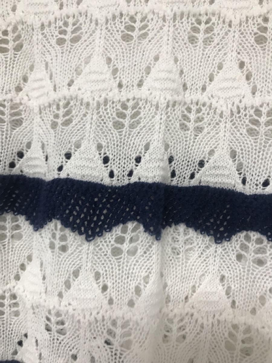 H&M Pullover & Sweatshirts: Weisser Strickpullover mit blauem Muster Gr. 38 – Gebraucht aus Dübendorf von nela123 3