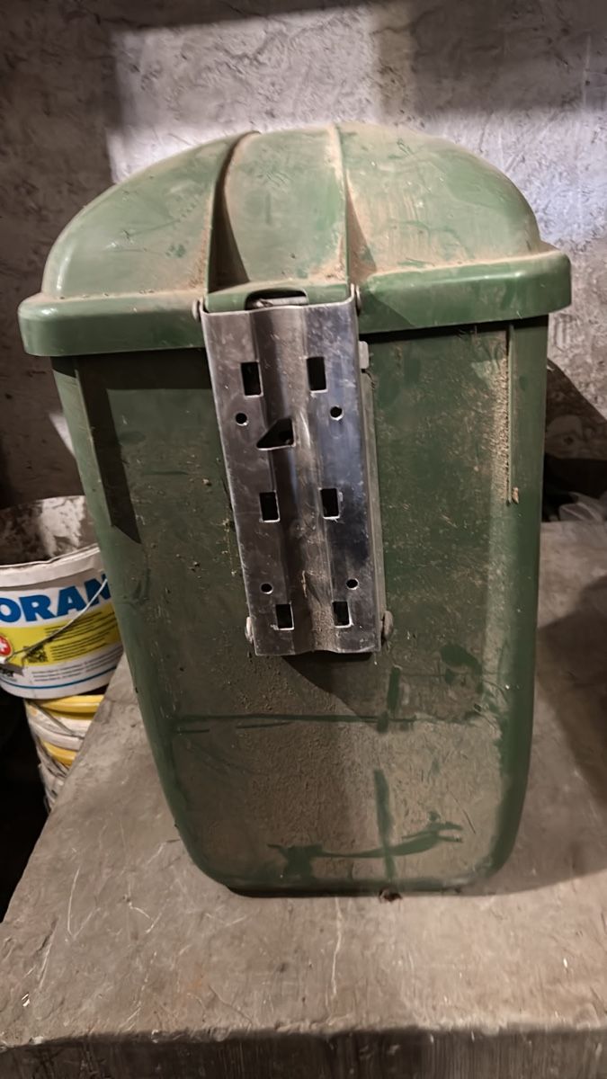 Cestini per rifiuti: Abfallbehälter grün mit Deckel Wandmontage gebraucht – Usato da Langnau i. E. venduto da Acrjl 2