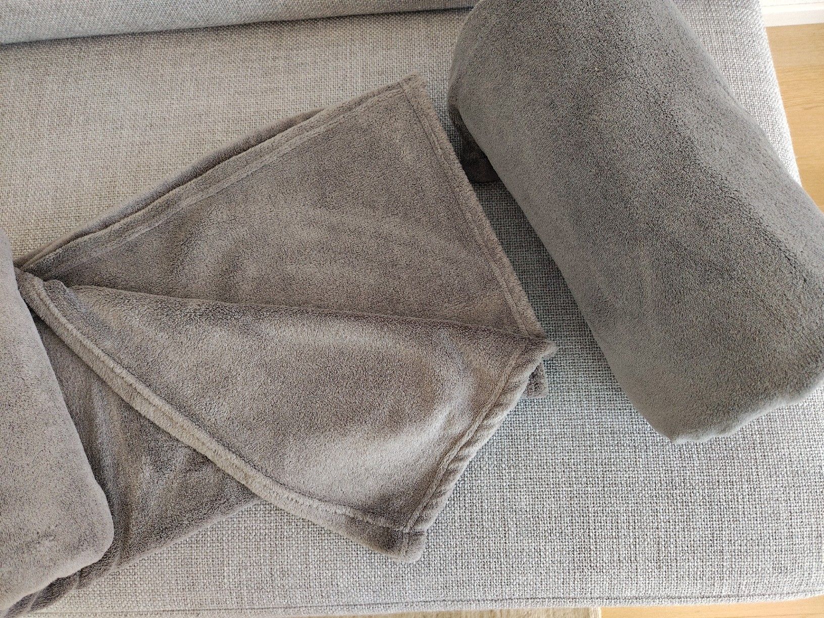 Decken: Fleece Decken DUO Grau – Gebraucht aus Buchrain von QueenyHE51 1