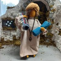 Schwarzenberger Krippenfigur „Teppichhändler“ – Handarbeit