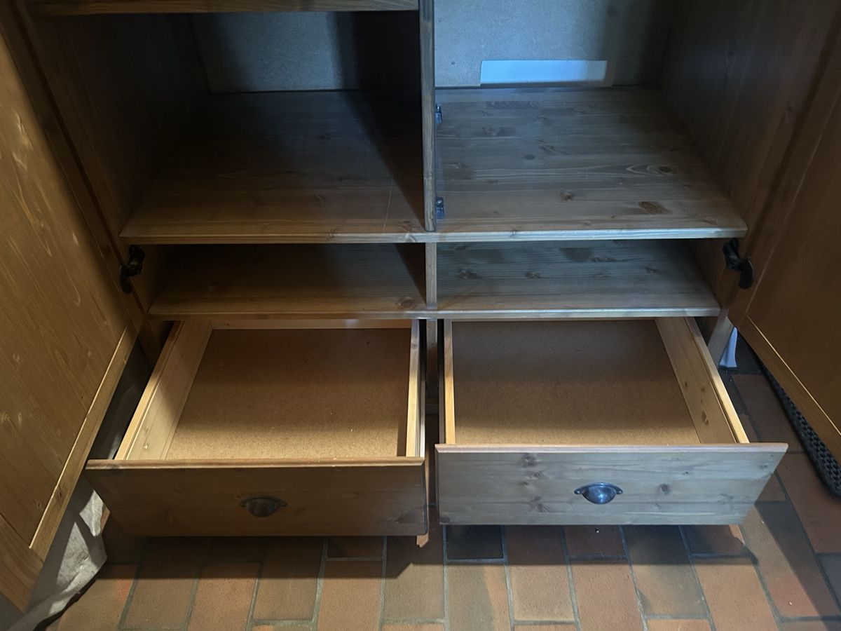 Ikea Credenze: Praktisches IKEA -Wohnzimmer-Buffet – Usato da Winterthur venduto da stella67 1