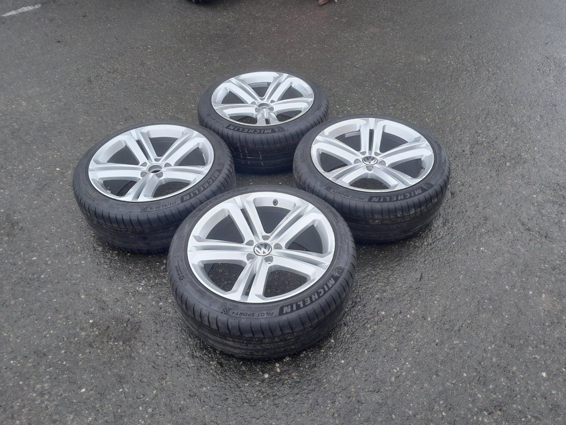 Volkswagen Pneumatici & Ruote complete: Komplettrad Mallory VW Tiguan – Usato da Menzingen venduto da Staub-Landtechnik 1