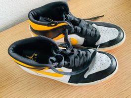 NIKE Jordan 1 Mid Jaune/Noir (GS) Pointure 43 - Unisexe