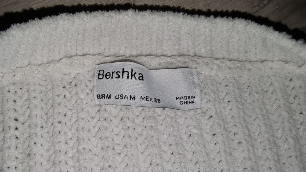 Weisser Bershka Strickpullover M (Gebraucht) in Wigoltingen