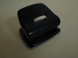 1 Locher schwarz Leitz No. 18