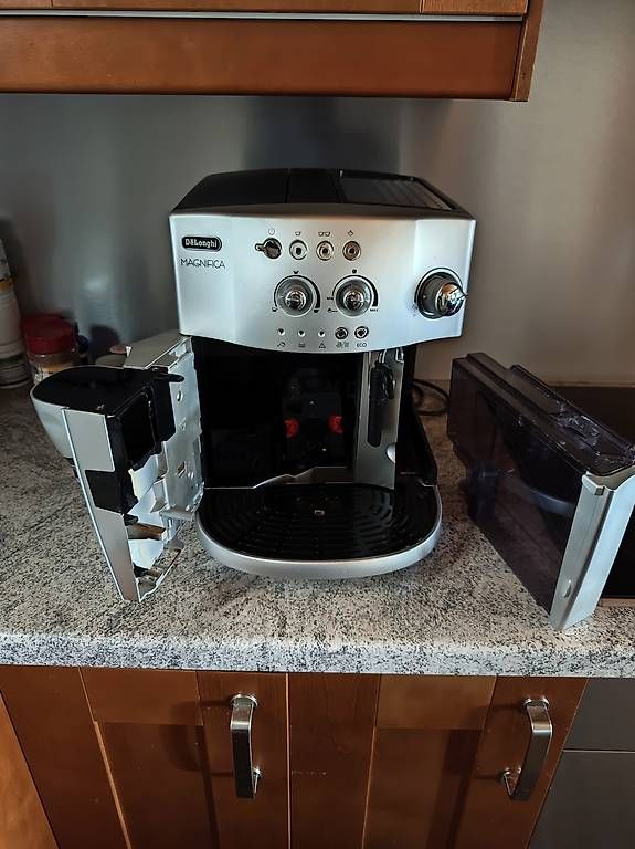 Machines à café & Machines à expresso: Macchina caffè DeLonghi Magnifica  – D'occasion à comano par Xbizza 2