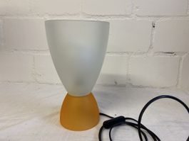 Schöne Tischlampe aus Glas, gelber Fuss, tolles Design!