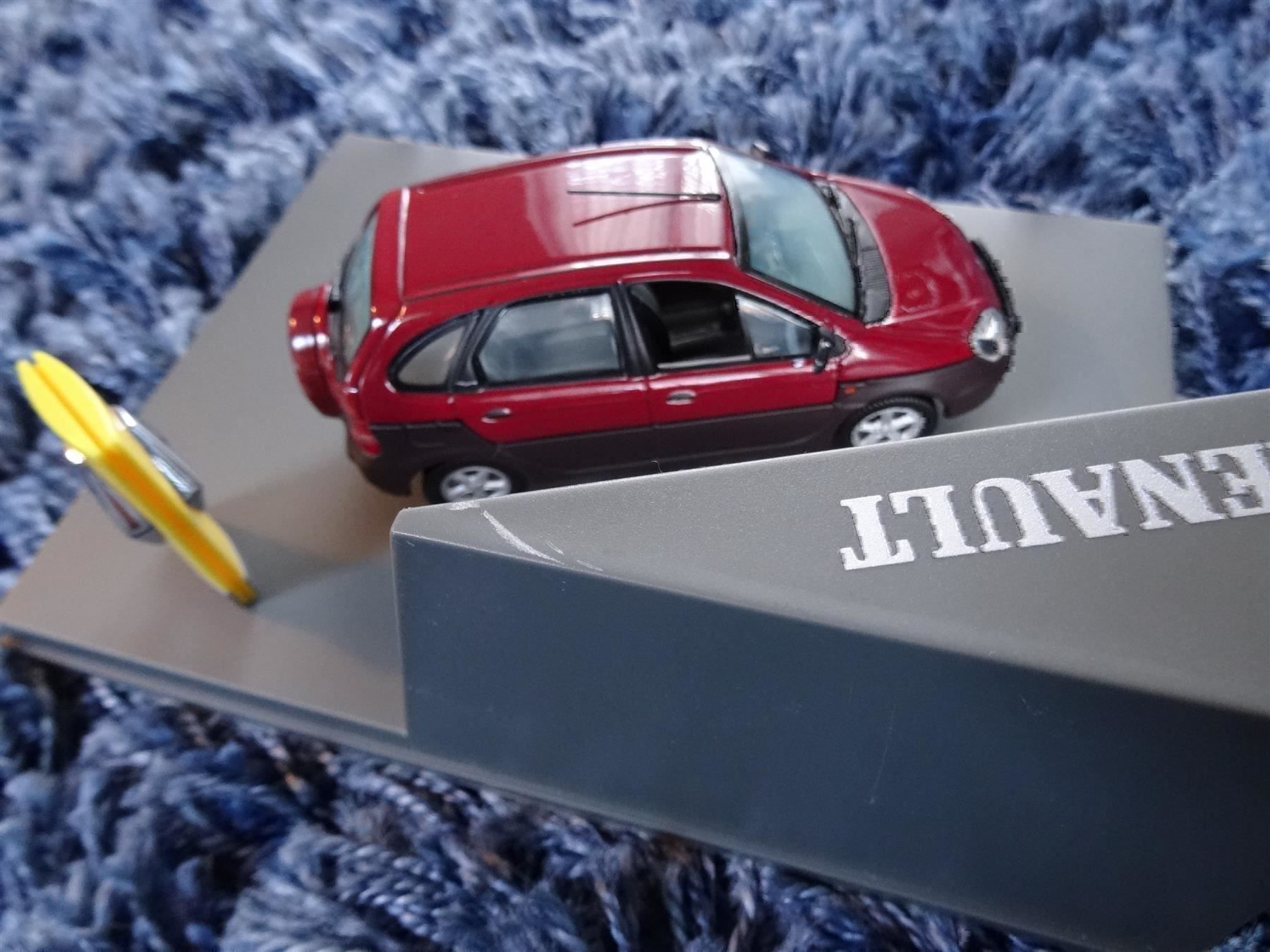 Renault Modellini d'auto: Renault Scénic RX4 "Pack Cuir" – Nuovo (secondo la descrizione) da Lupfig venduto da Hubi64 4