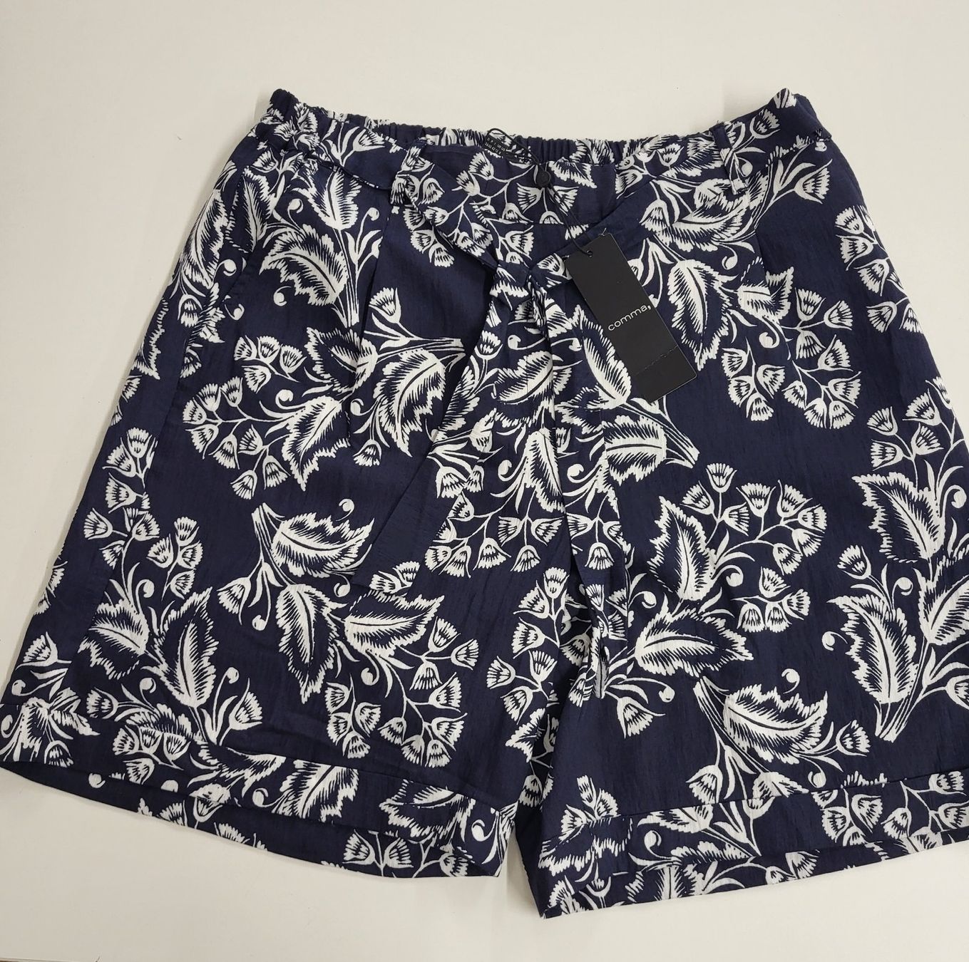 Comma Hosen: COMMA Bermuda,Neu,Gr.38,24.90 statt 99.90 – Neu und originalverpackt aus Avenches von FashionFactoryOutlet