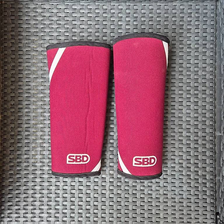 Protections: SBD, singlet + knee sleeves – D'occasion à Lutry par and_25nt 2