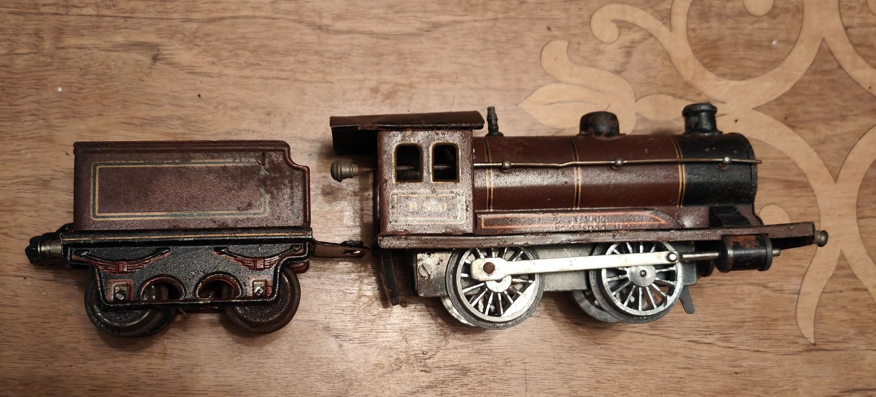 Märklin Modelleisenbahnen: Alte Märklin Lock R950 mit Tender – Gebraucht aus Flumenthal von mar_wyw8 1