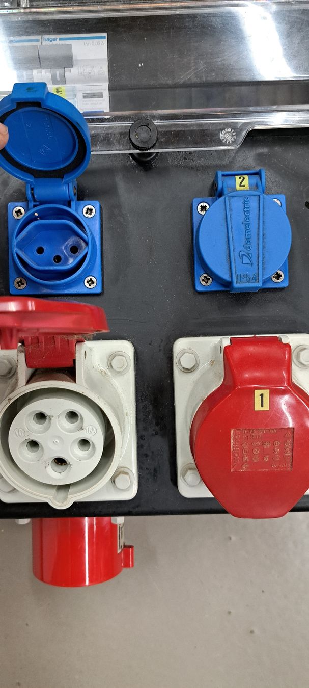 Elettrotecnica: Kraftverteiler mit Kabel, Baustromverteiler, Stromverteiler  – Usato da Leibstadt venduto da HRCRacing 1