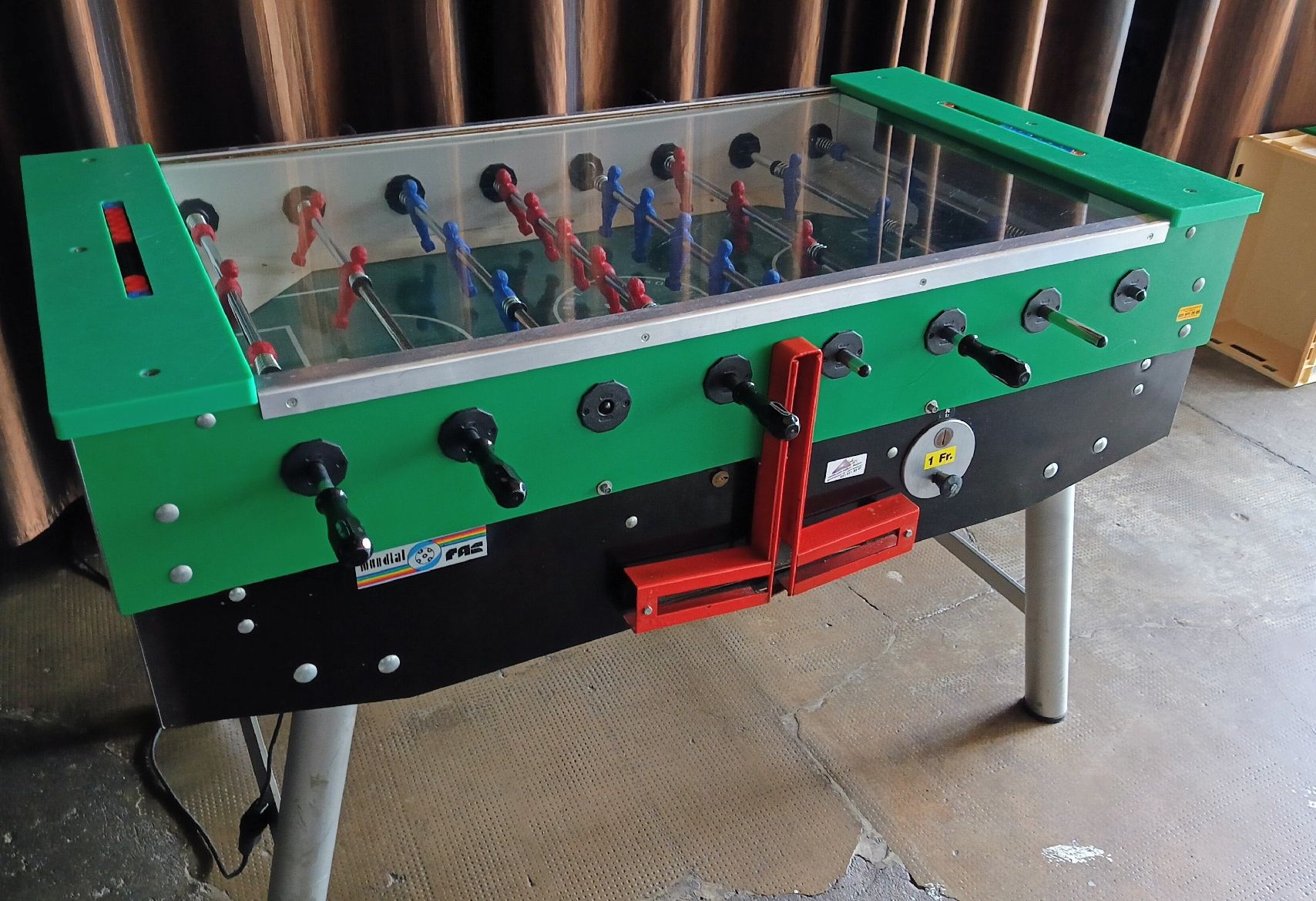 Slot Machine: Töggeli Kicker Tischfussballkasten – Usato da Schalunen venduto da schwabspielautomaten 3