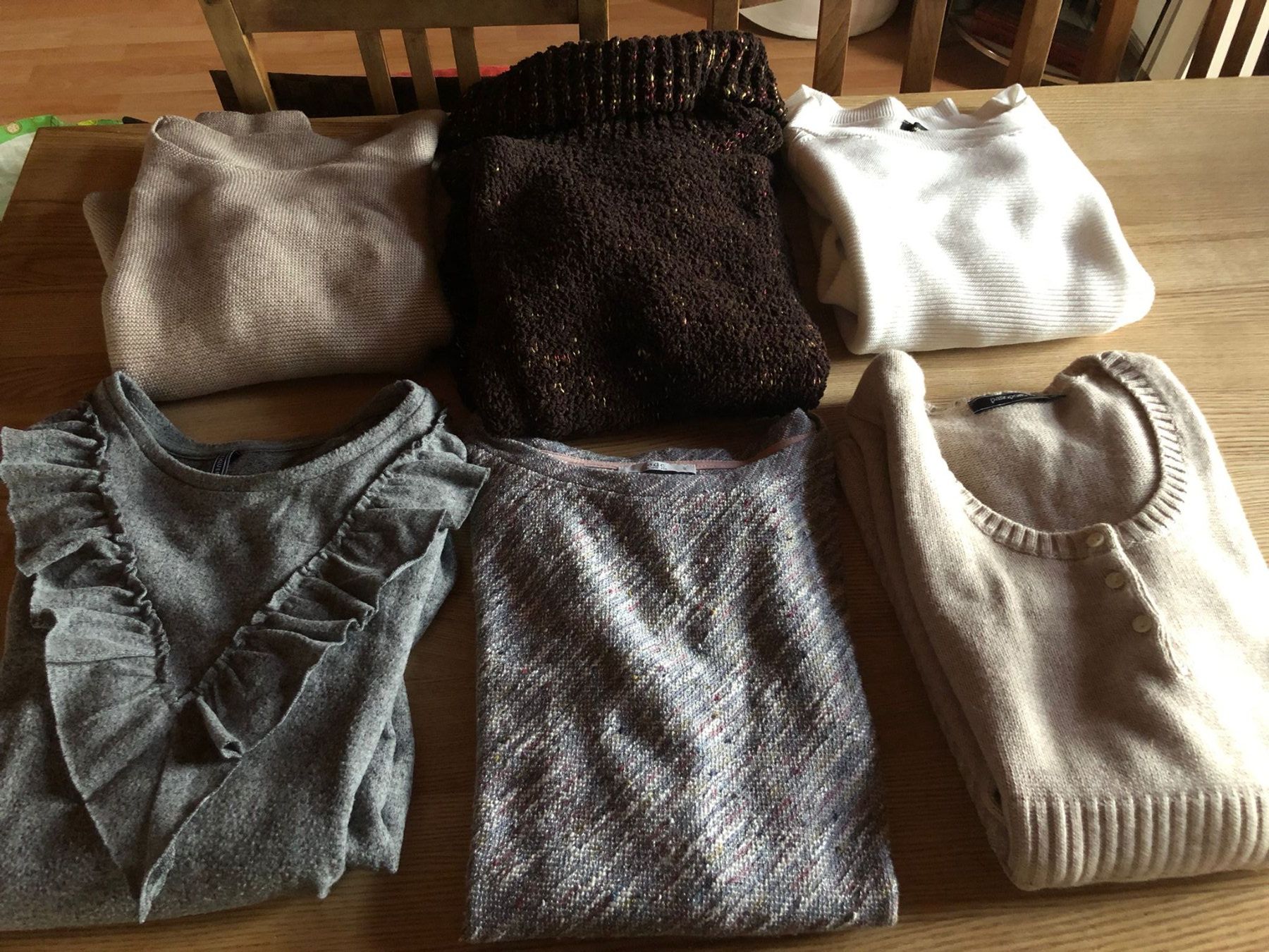 Lotti di vestiti: 6 hübsche Damenpullover Gr. 36 – Usato da Röschenz venduto da Tashroal