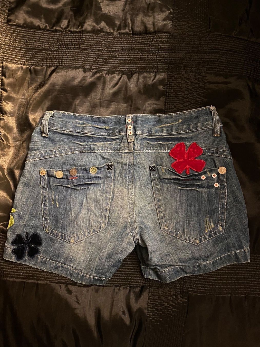 Jeans: Laminated jeans shorts – Usato da Zürich venduto da Yuece 2