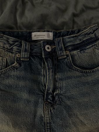 Stylische Stradivarius Jeans, Grösse 32, Top Zustand!