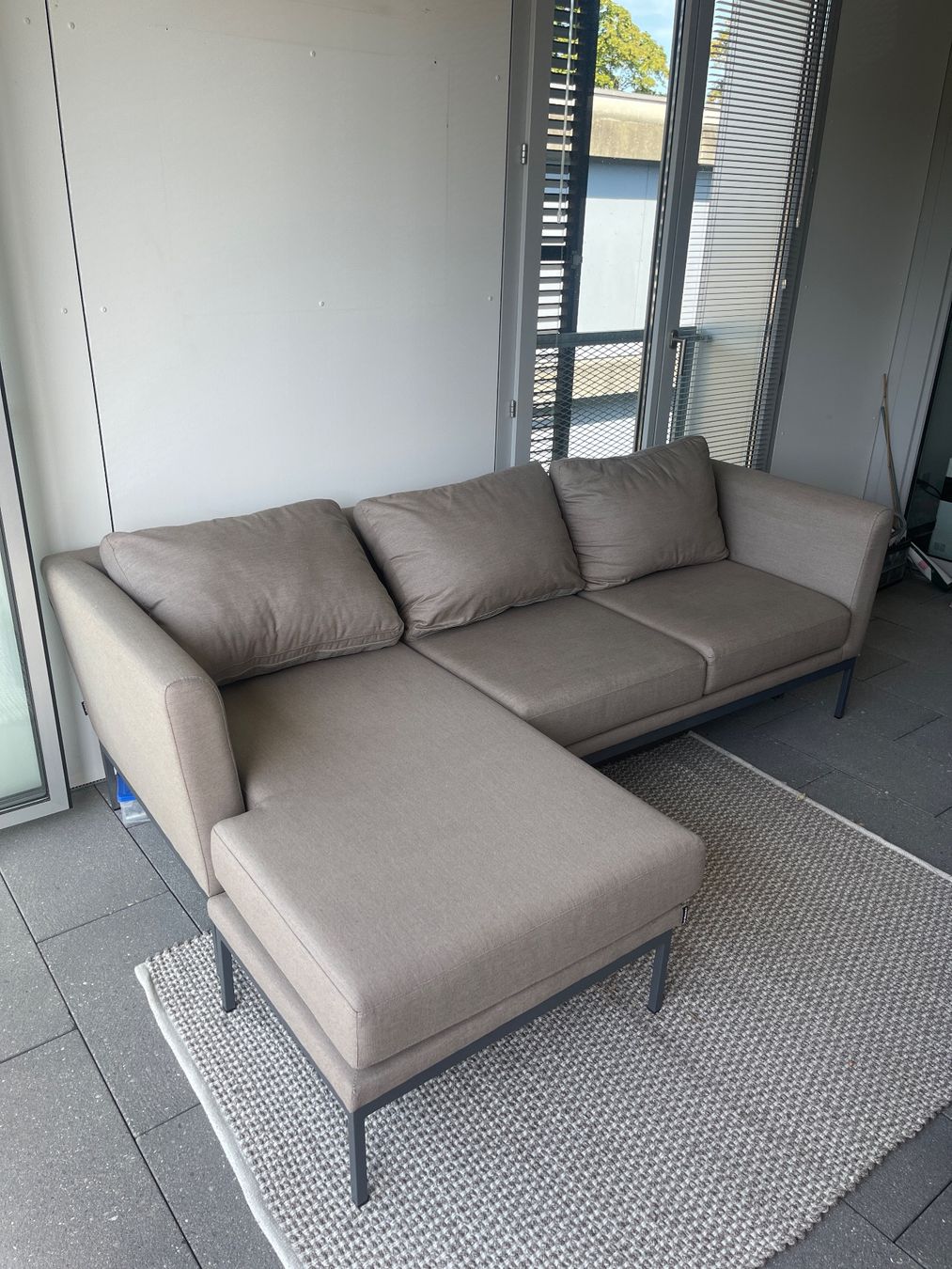Viplounge Divani: Gartenlounge beige von VIPLOUNGE.ch – Usato da Winterthur venduto da alt_sr77 1