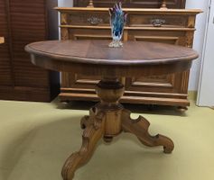Antiker Holztisch,  Esstisch,  runder Esstisch 