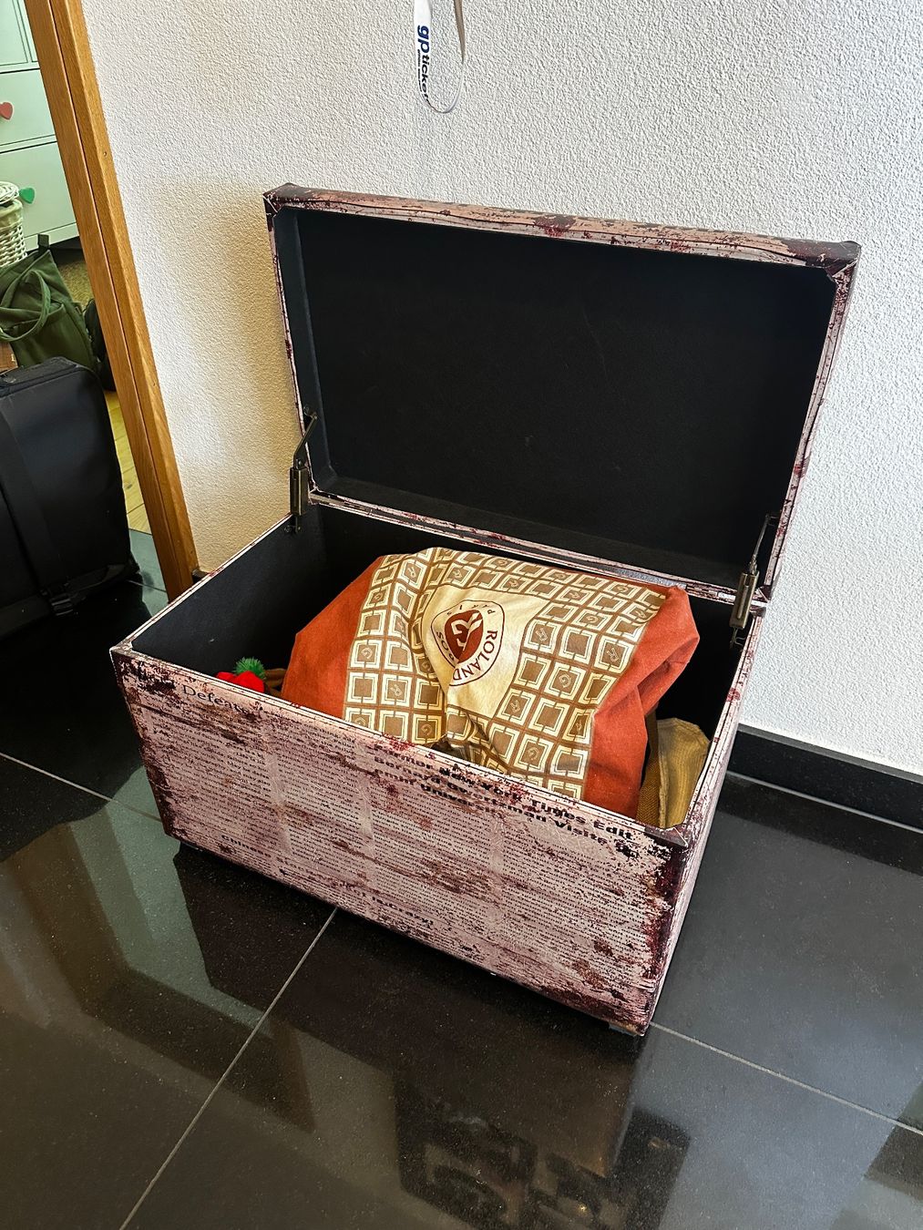 Coffres: Truhe mit Zeitungsdesign – D'occasion à Au SG par Shadow10013 1