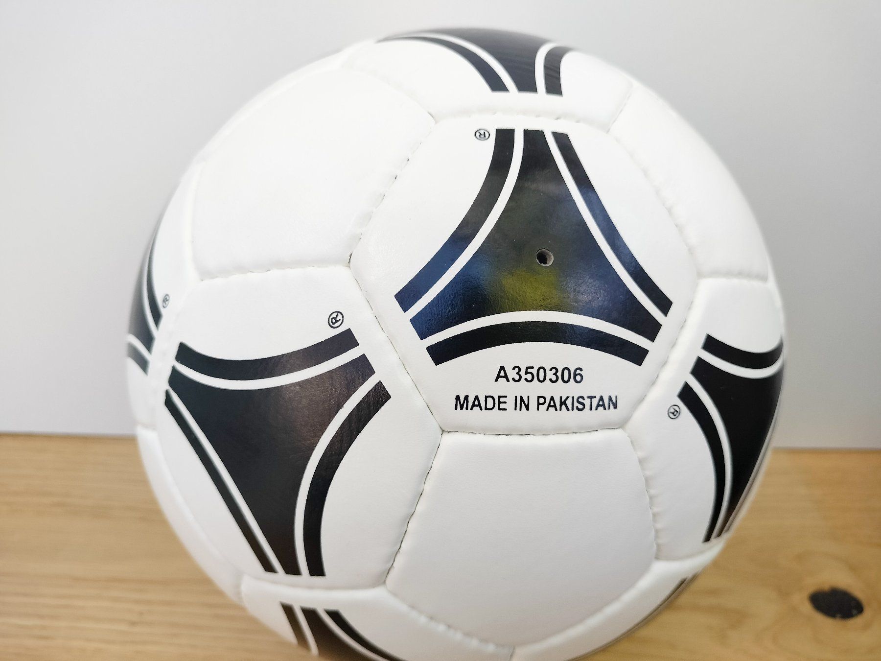 Adidas Palloni: Original Adidas Matchball WM 1982 – Usato da Wil SG venduto da kaizzen 5