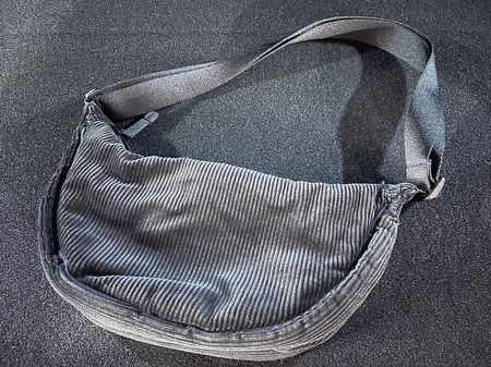 Uniqlo Tasche Kord, schwarz