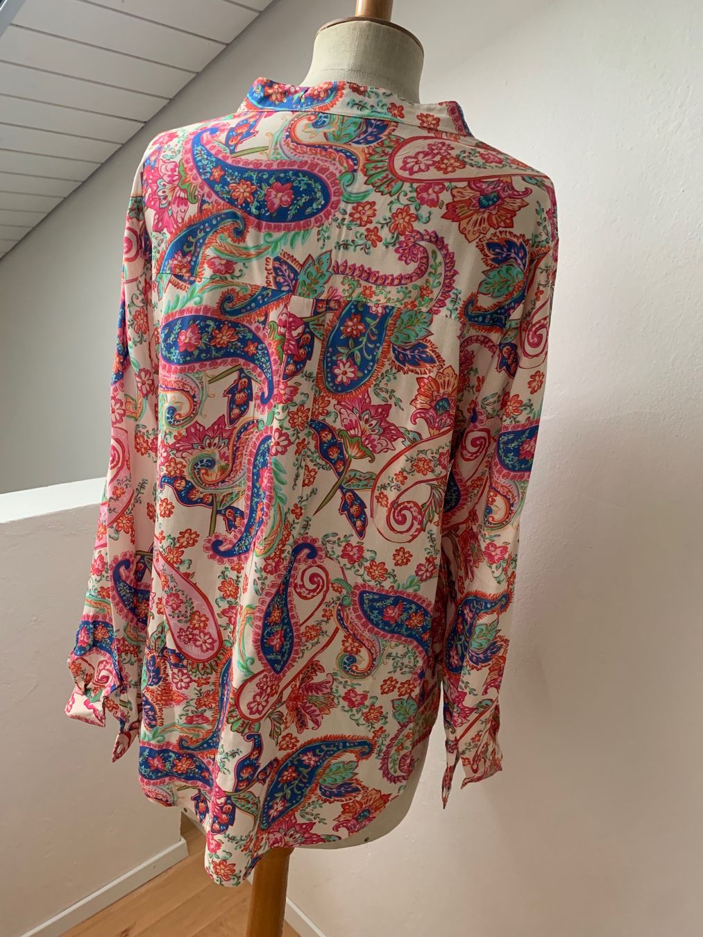 Camicette: Katestorm Bluse – Usato da Ennetbaden venduto da usemiste 1