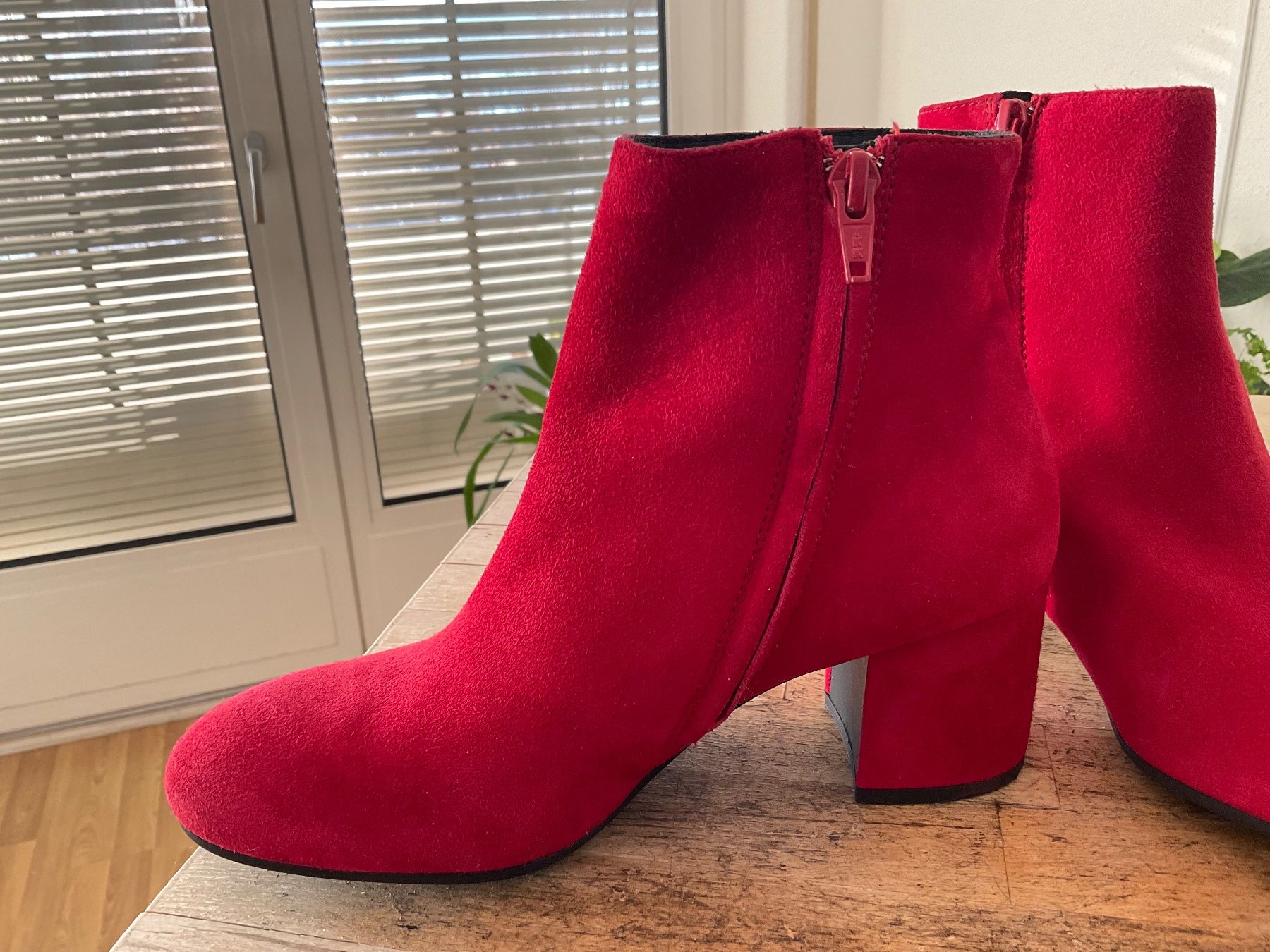Paul Green Damenschuhe: rote Wildleder Stiefeletten – Neu und originalverpackt aus Meilen von 1928NixilGnuey 1