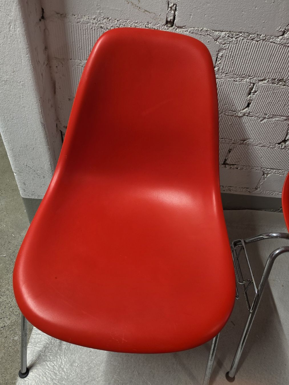 Vitra Stühle: Vitra DSW Stuhl Rot, Designklassiker, original 2er set – Gebraucht aus Bern von Schmoecker-Stube 3