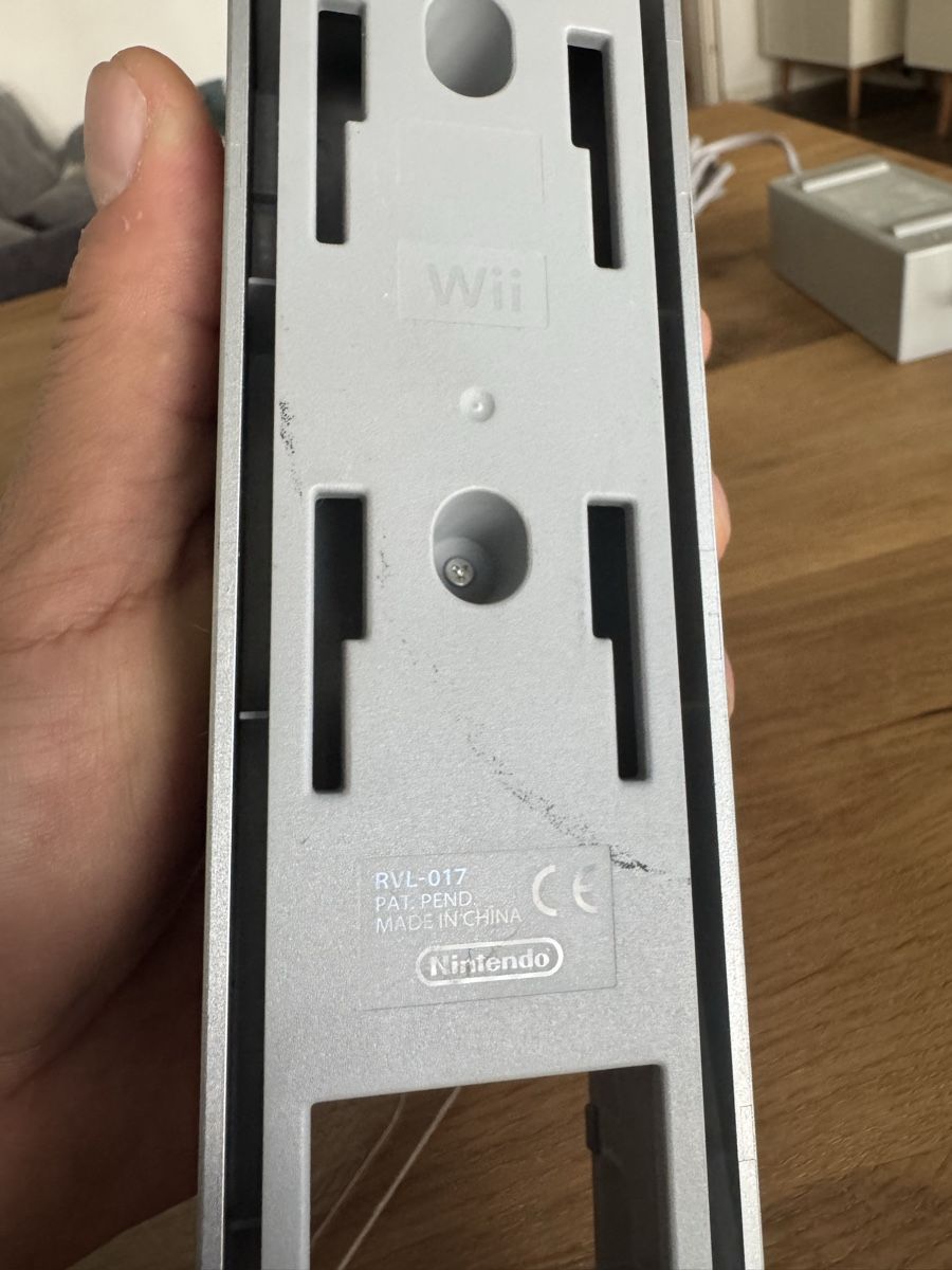 Nintendo Console: Nintendo Wii Console Stand - Silver, Great Condition! – Usato da Riehen venduto da Lord7M7 2