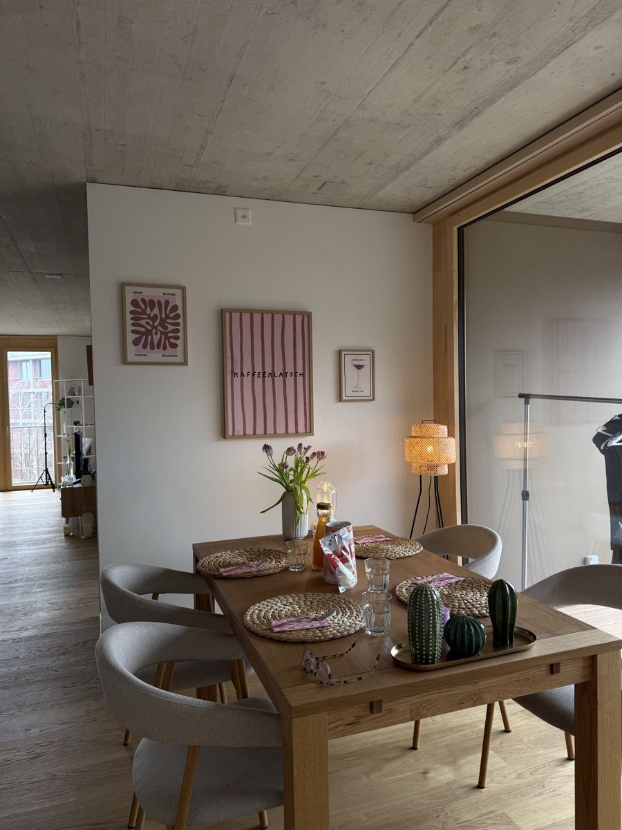 Tischset: Massiv-Holz Esstisch mit vier passenden Stühlen – Neu (gemäss Beschreibung) aus Biel/Bienne von lari_d 2
