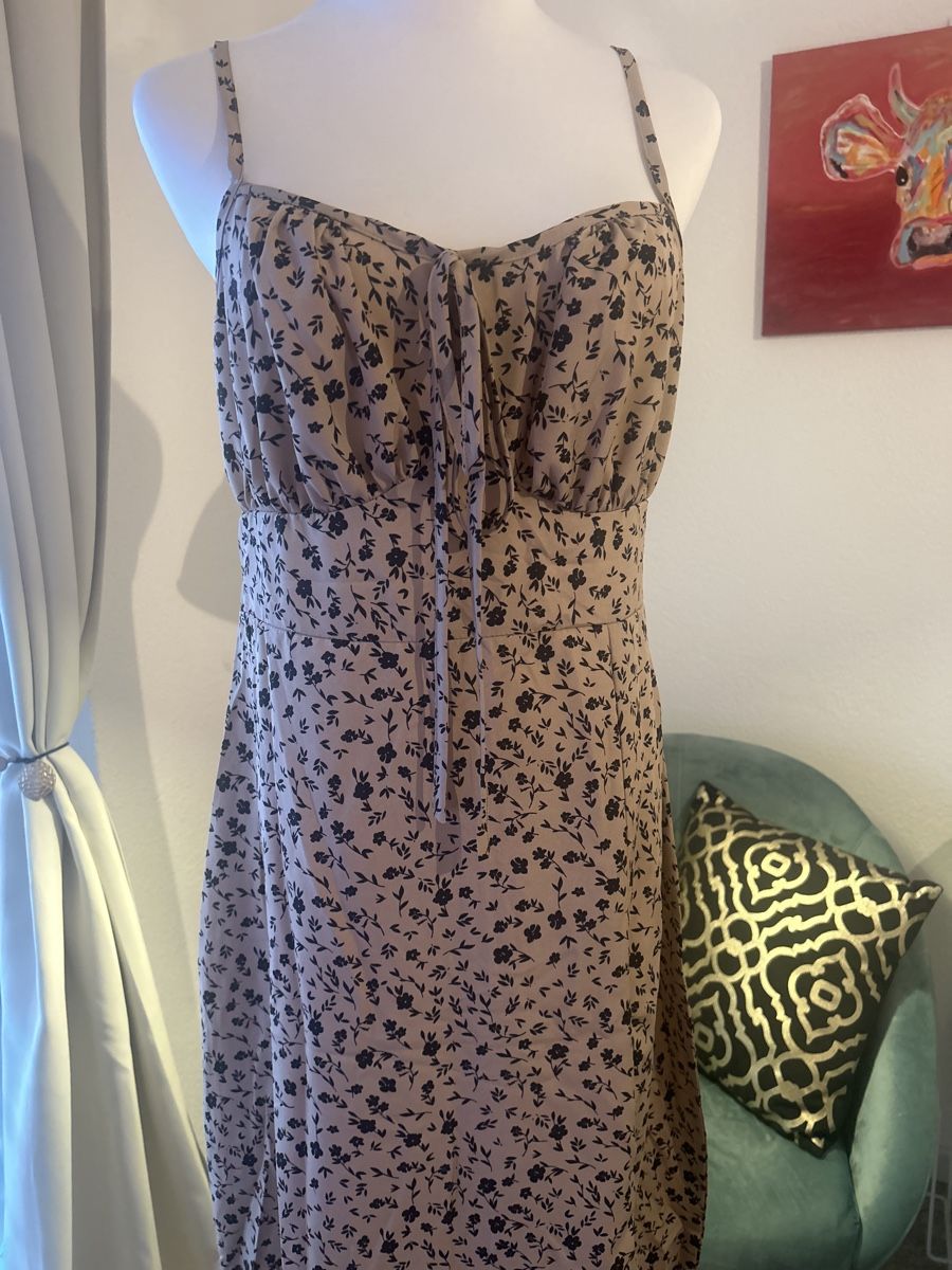 Vestiti: Sommerliches Maxikleid mit Blumenmuster, Grösse M – Nuovo (secondo la descrizione) da Bettlach venduto da Aresdiego 1