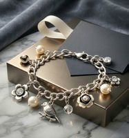 Elegante Armkette mit Perlen & Blüten Design - A&C neu