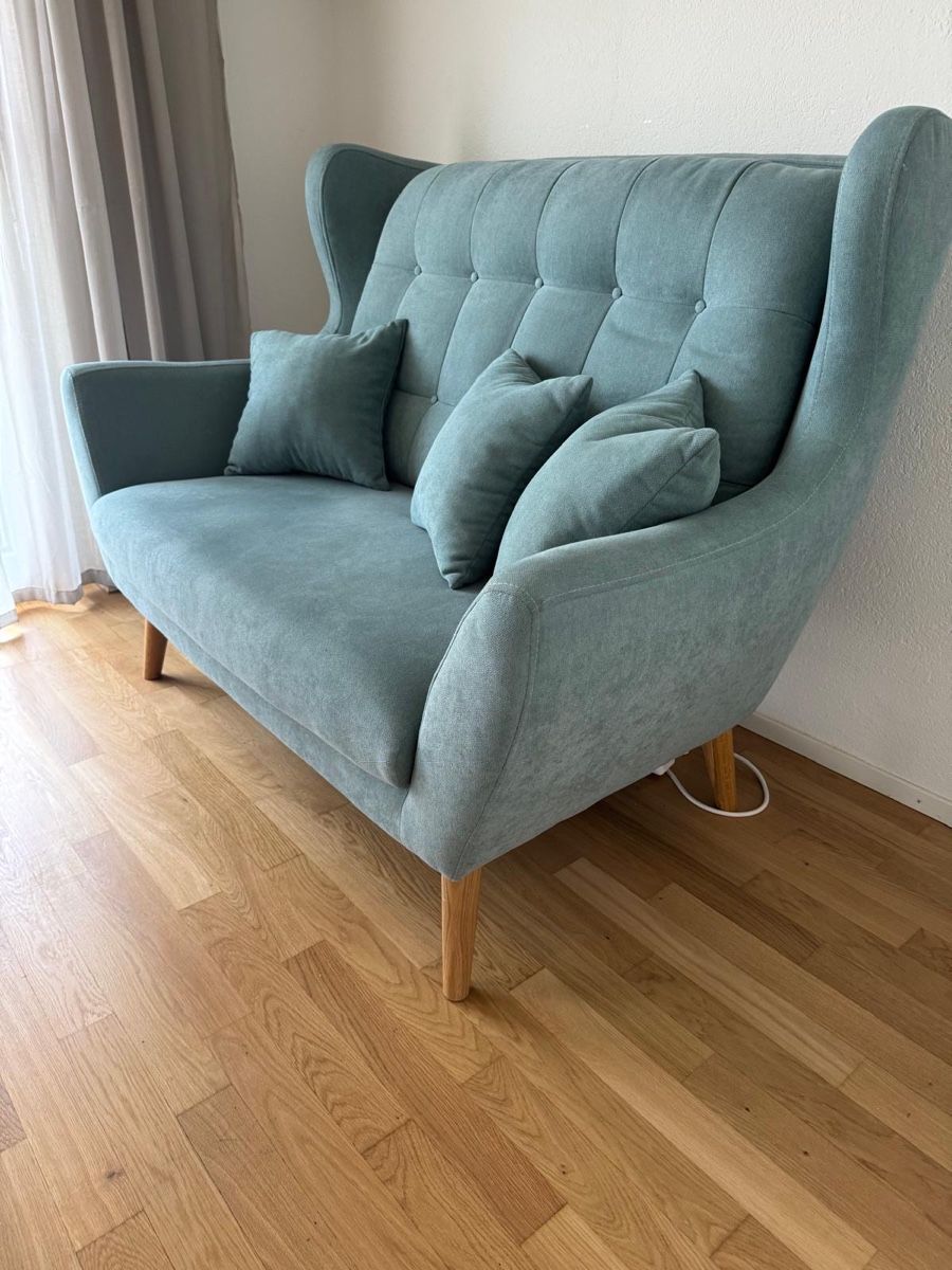 Divani: 2er-Sofa grünblau/mint mit Kissen – Usato da Horgen venduto da Krogh 4