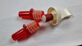 Flaschenverschluss und zwei Ausgiesshilfen für Öl und Essig