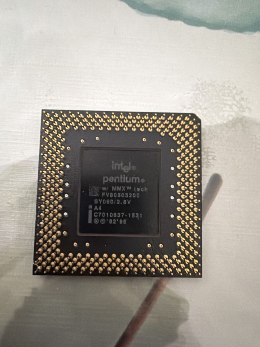 Intel Composants électroniques: Intel Pentium MMX 200 – Défectueux à Martigny par capri2800 1