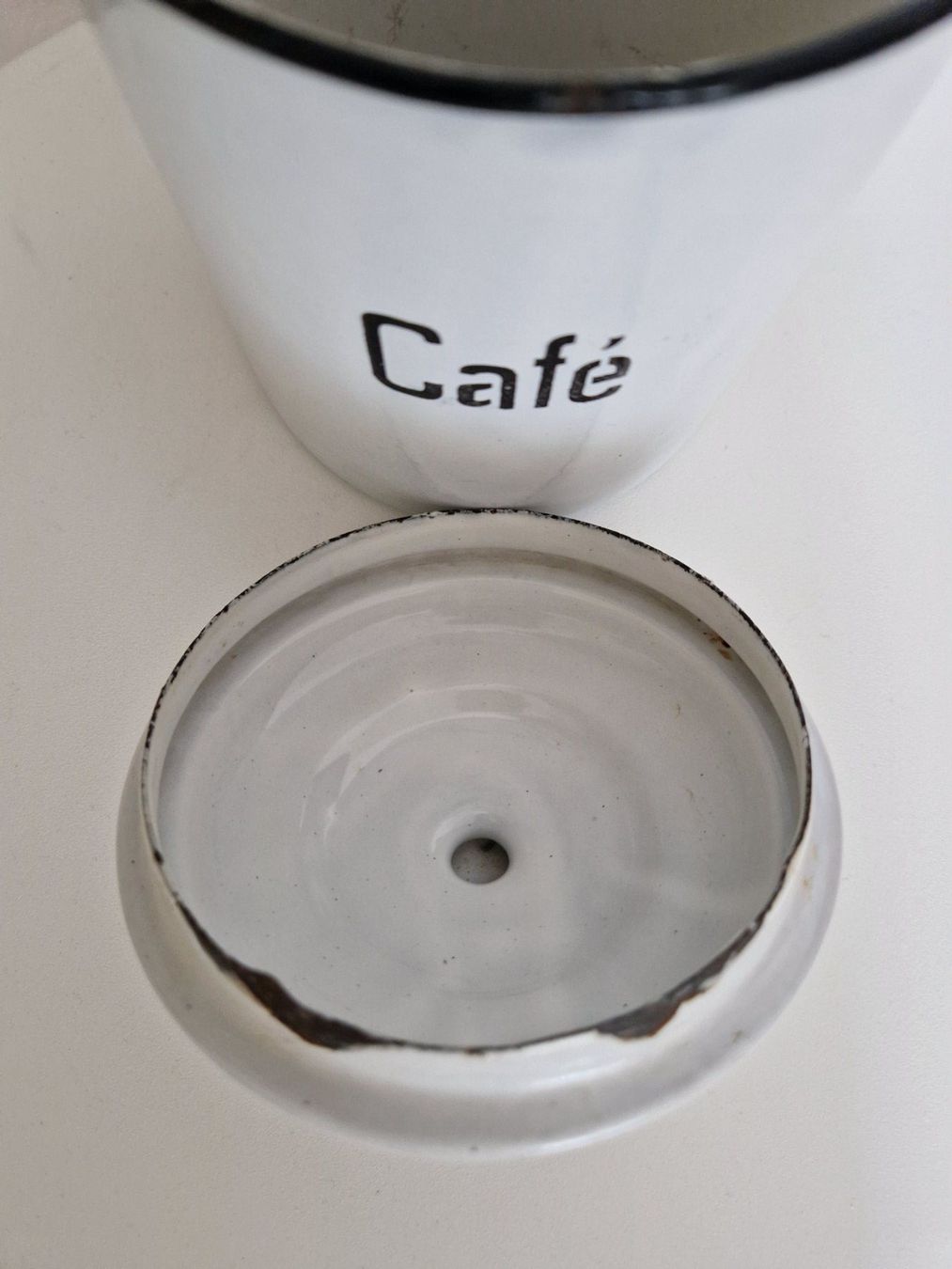 Tutte le decorazioni: Email-Dose mit Deckel weiss 'Café' – Usato da Bern venduto da Antikbatik 4
