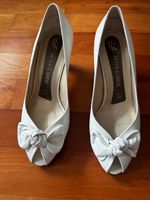Neuwertige Peter Kaiser Pumps, Leder beige, 5 1/2, 38.5