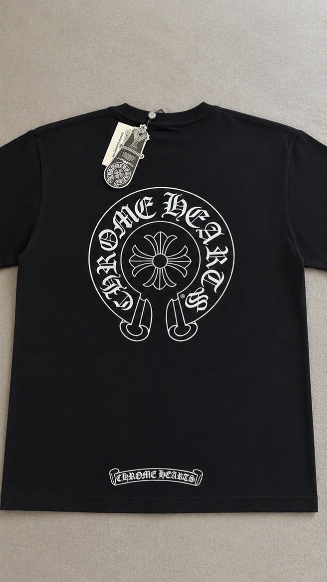 Chrome Hearts T-shirt: Chrome Hearts T-Shirt Schwarz – Nuovo e nell'imballaggio originale da Rekingen AG venduto da marcinho32 1