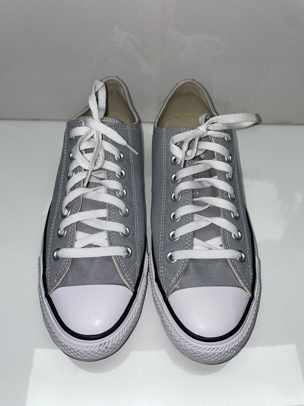 Converse Chaussures hommes: hellgraue Converse 'All Star' in Grösse 42.5 – D'occasion à Wolfhausen par Mawere