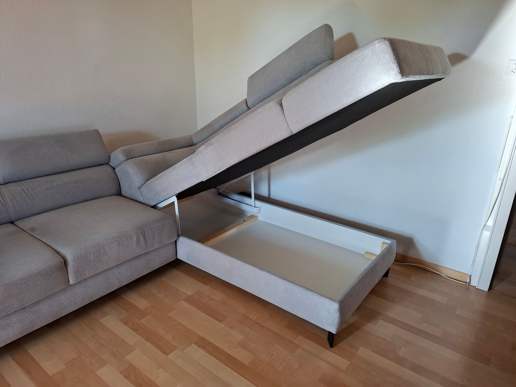 Conforama Divani: Schönes Molina Ecksofa mit diversen Funktionen – Usato da Kloten venduto da Pluto110 4